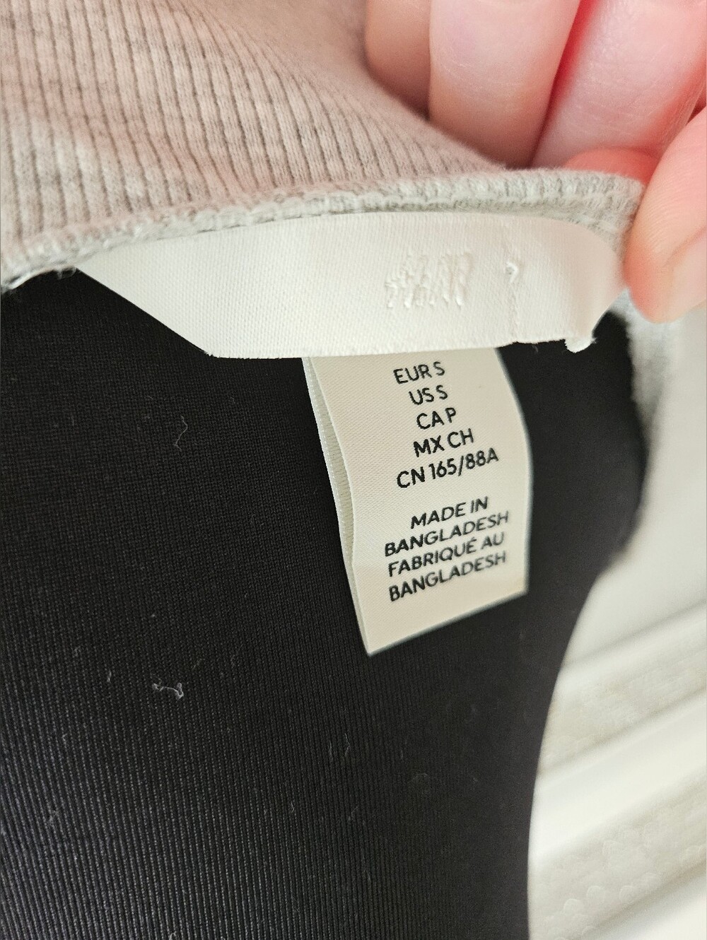 H&M Cropped Henley - Picture 3 of 3